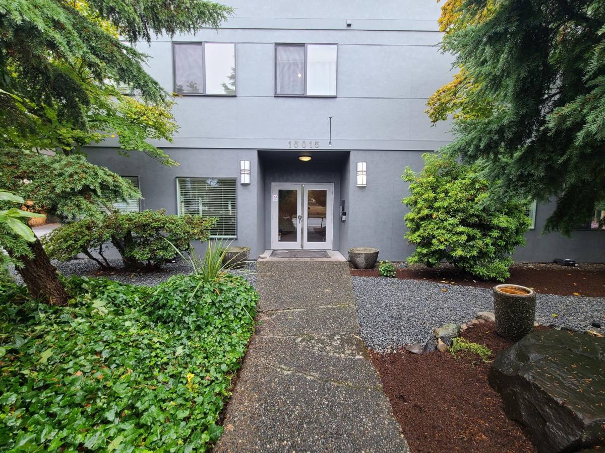 Apartment for rent at 15015 15th Ave NE, Seattle, WA 98155