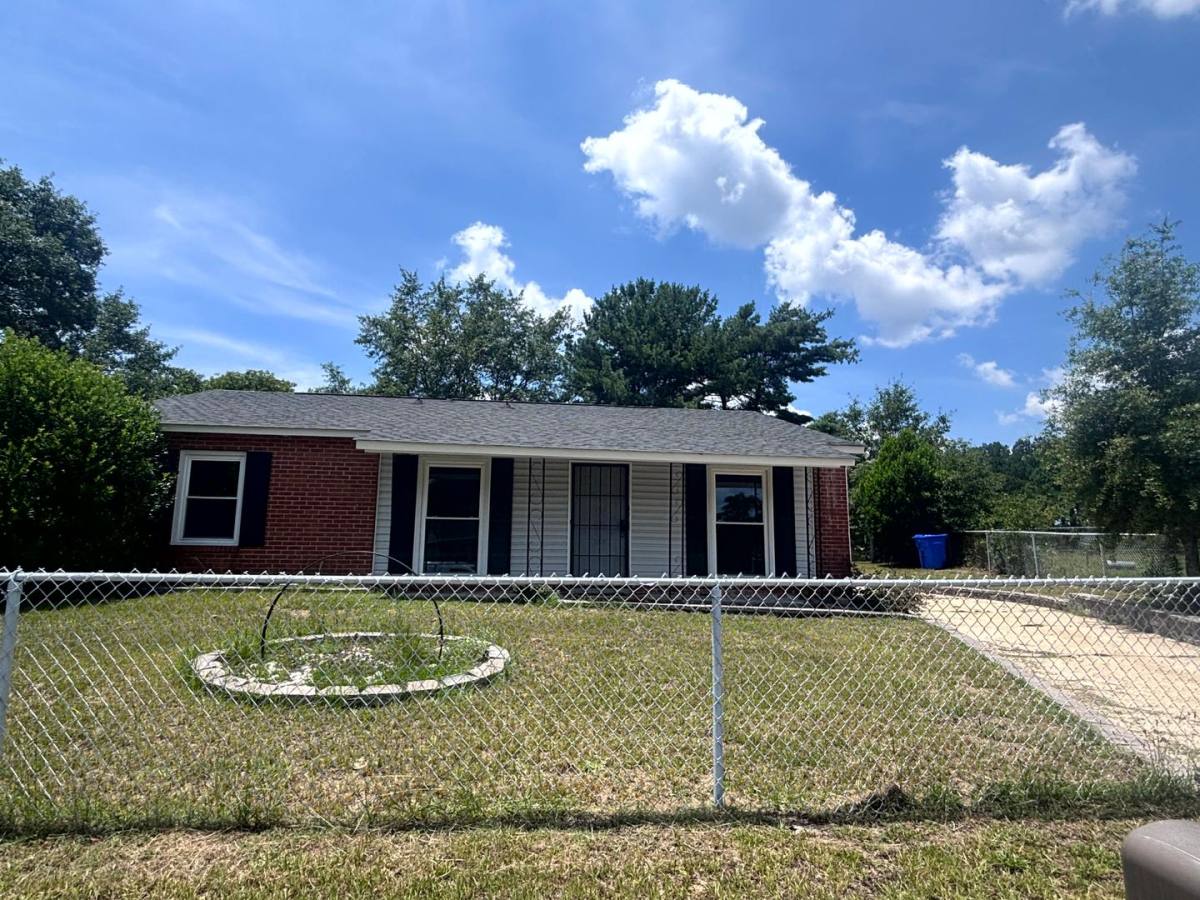 House for rent at 5523 Livingston Dr, Fayetteville, NC 28311