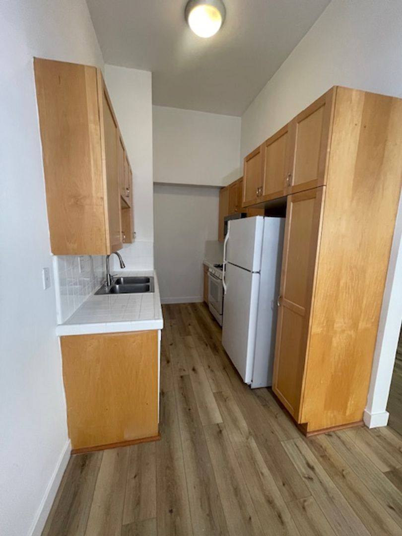 Apartment for rent at 808-812 Westmount Dr, West Hollywood, CA 90069