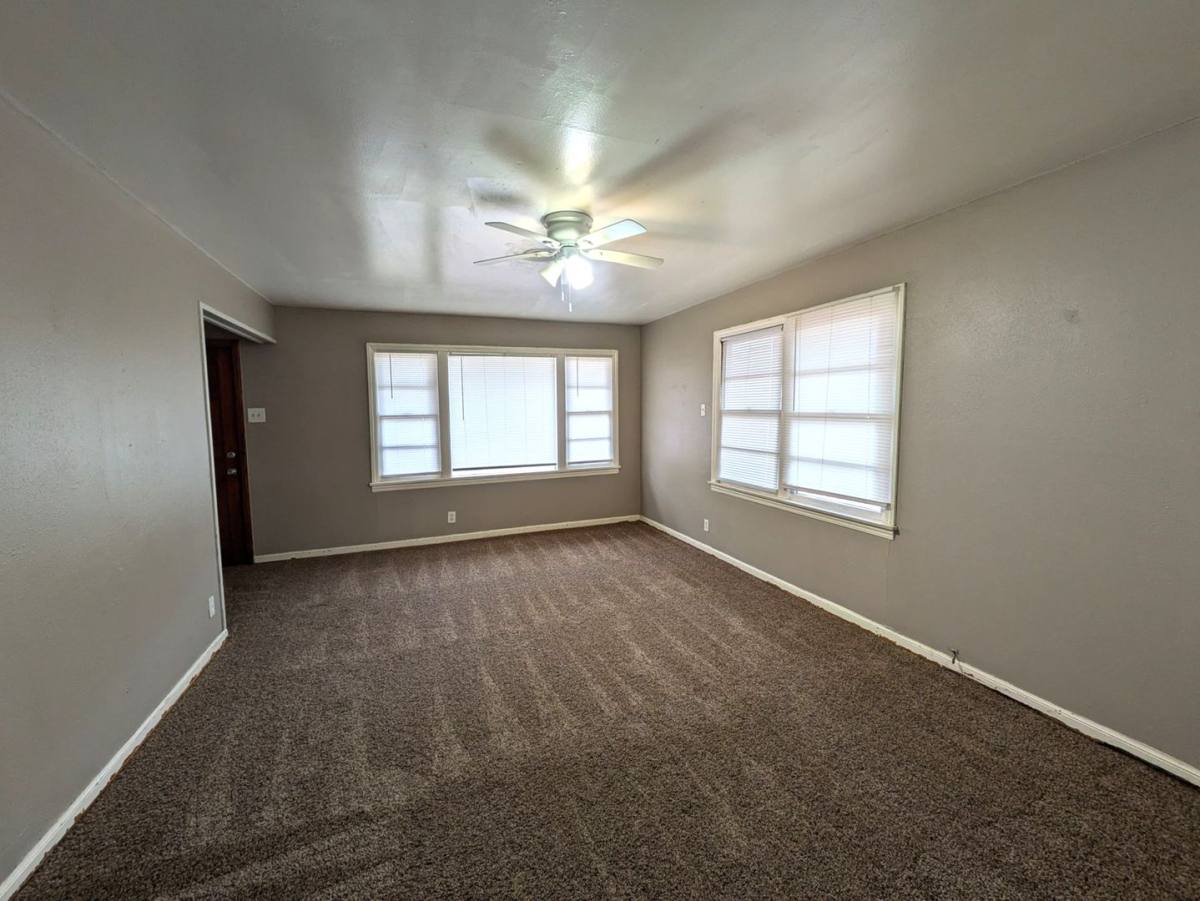 House for rent at 302 Bridalwreath, Orange, TX 77630