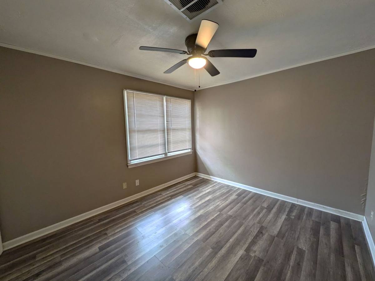 House for rent at 302 Bridalwreath, Orange, TX 77630