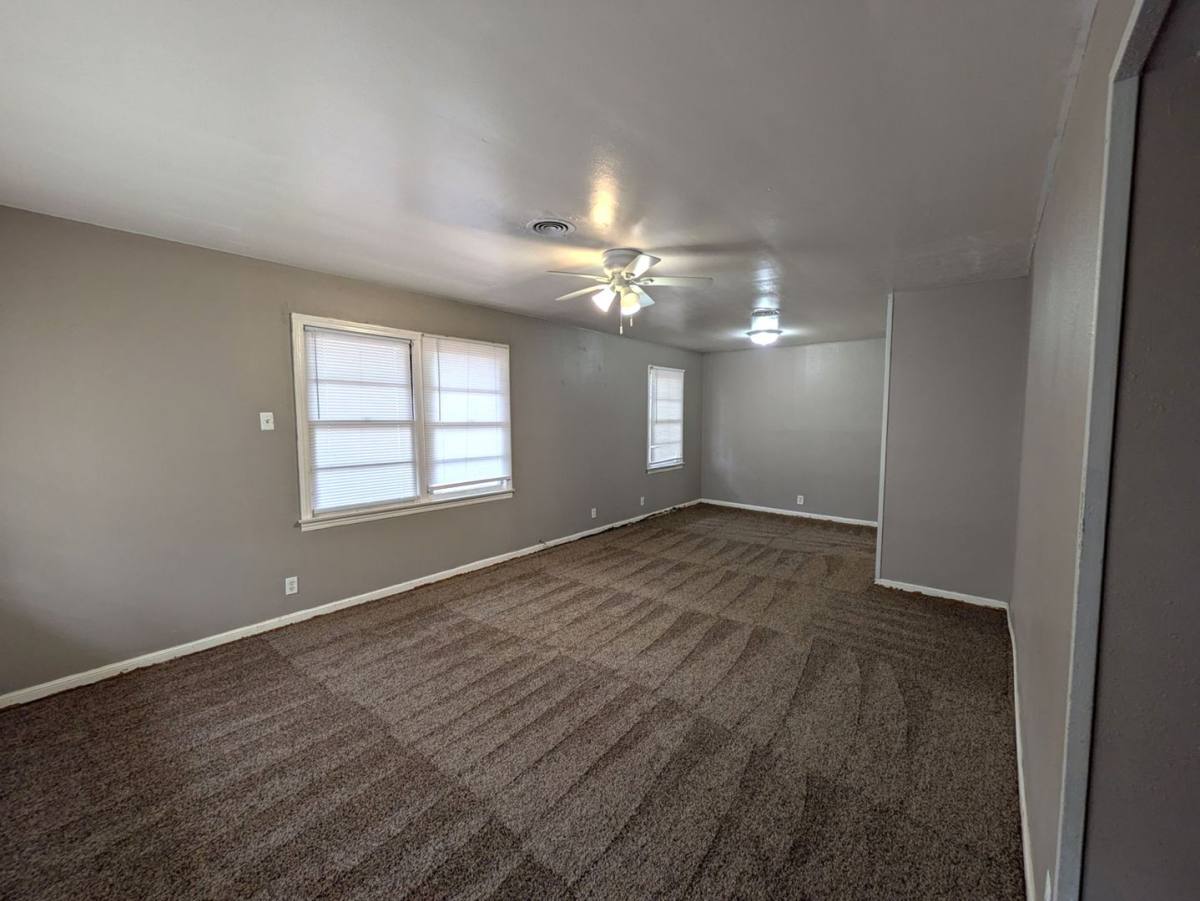 House for rent at 302 Bridalwreath, Orange, TX 77630