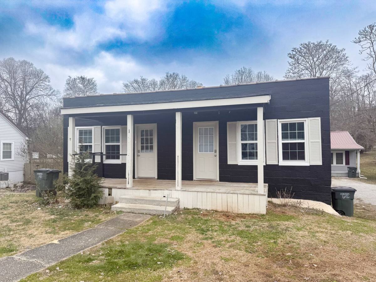 House for rent at 126 N Main St, Sparta, TN 38583