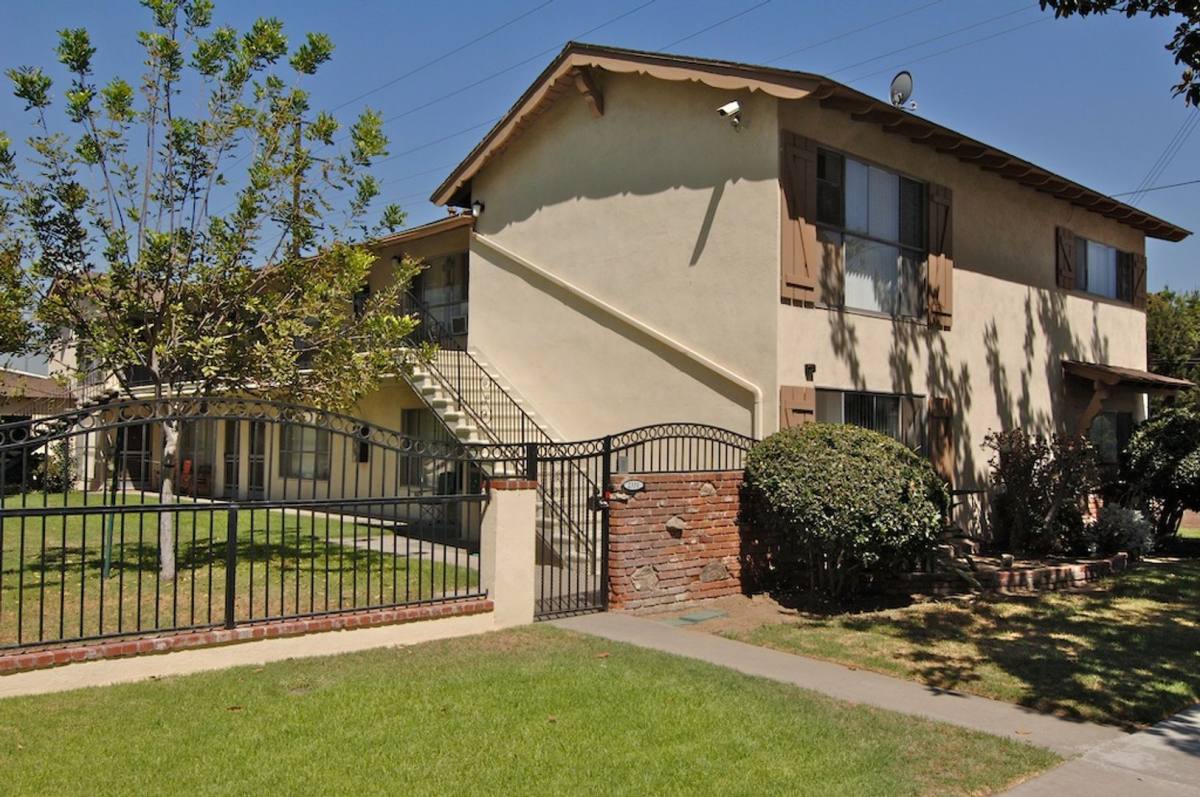Apartment for rent at 2325 2331 E Santa Fe Ave, Fullerton, CA 92831