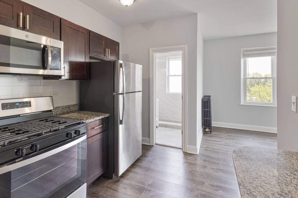 Apartment for rent at 1608 W Sherwin Ave, Chicago, IL 60626