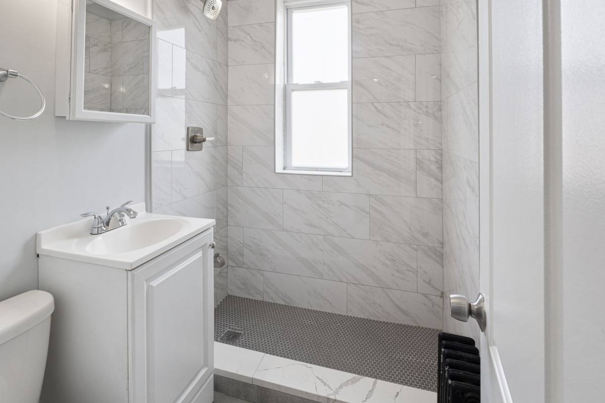 Apartment for rent at 1608 W Sherwin Ave, Chicago, IL 60626