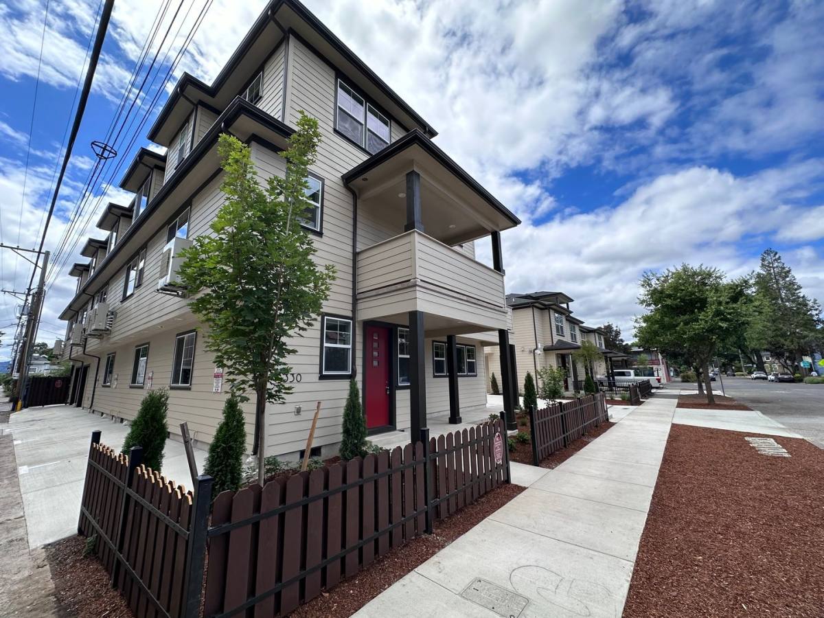 Townhouse for rent at 338 E 12th Ave, Eugene, OR 97401