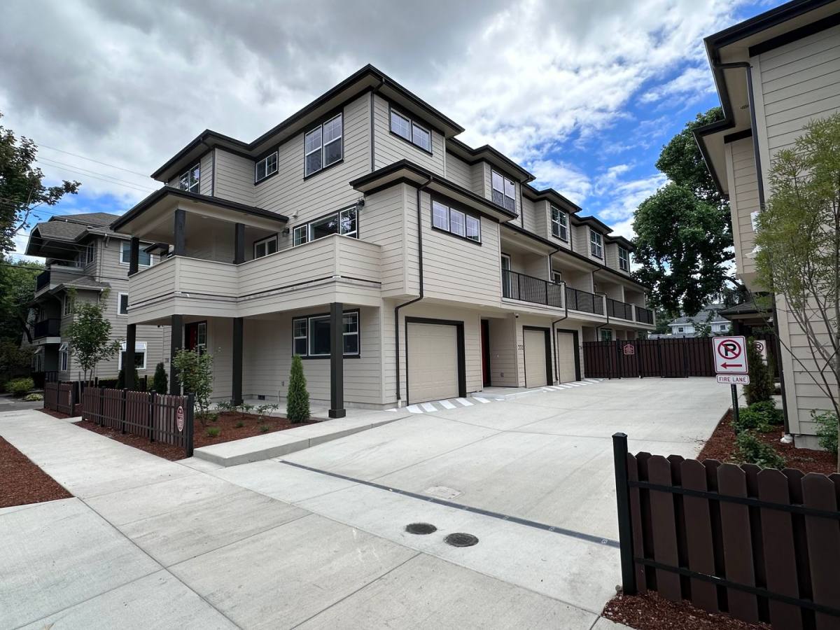 Townhouse for rent at 338 E 12th Ave, Eugene, OR 97401