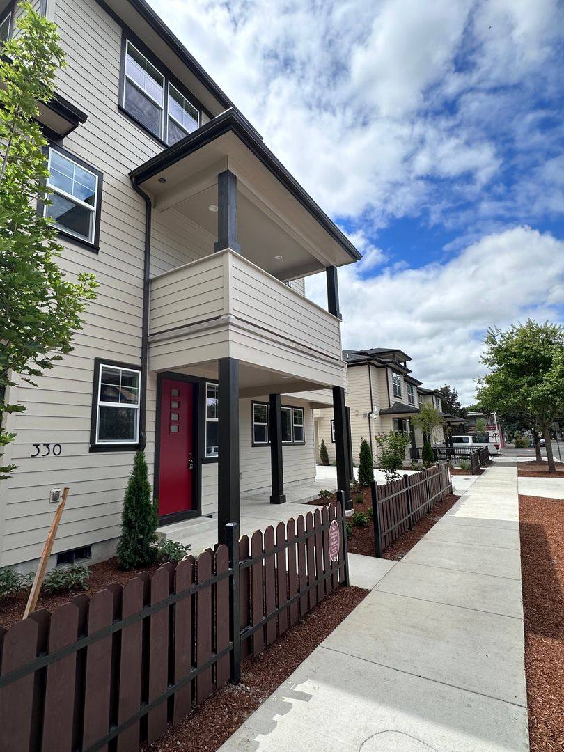 Townhouse for rent at 338 E 12th Ave, Eugene, OR 97401