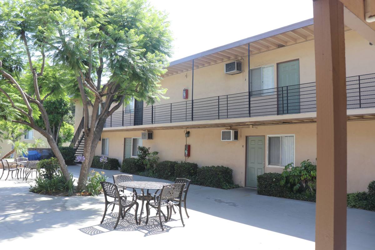 Apartment for rent at 729-733 W Foothill Blvd, Monrovia, CA 91016
