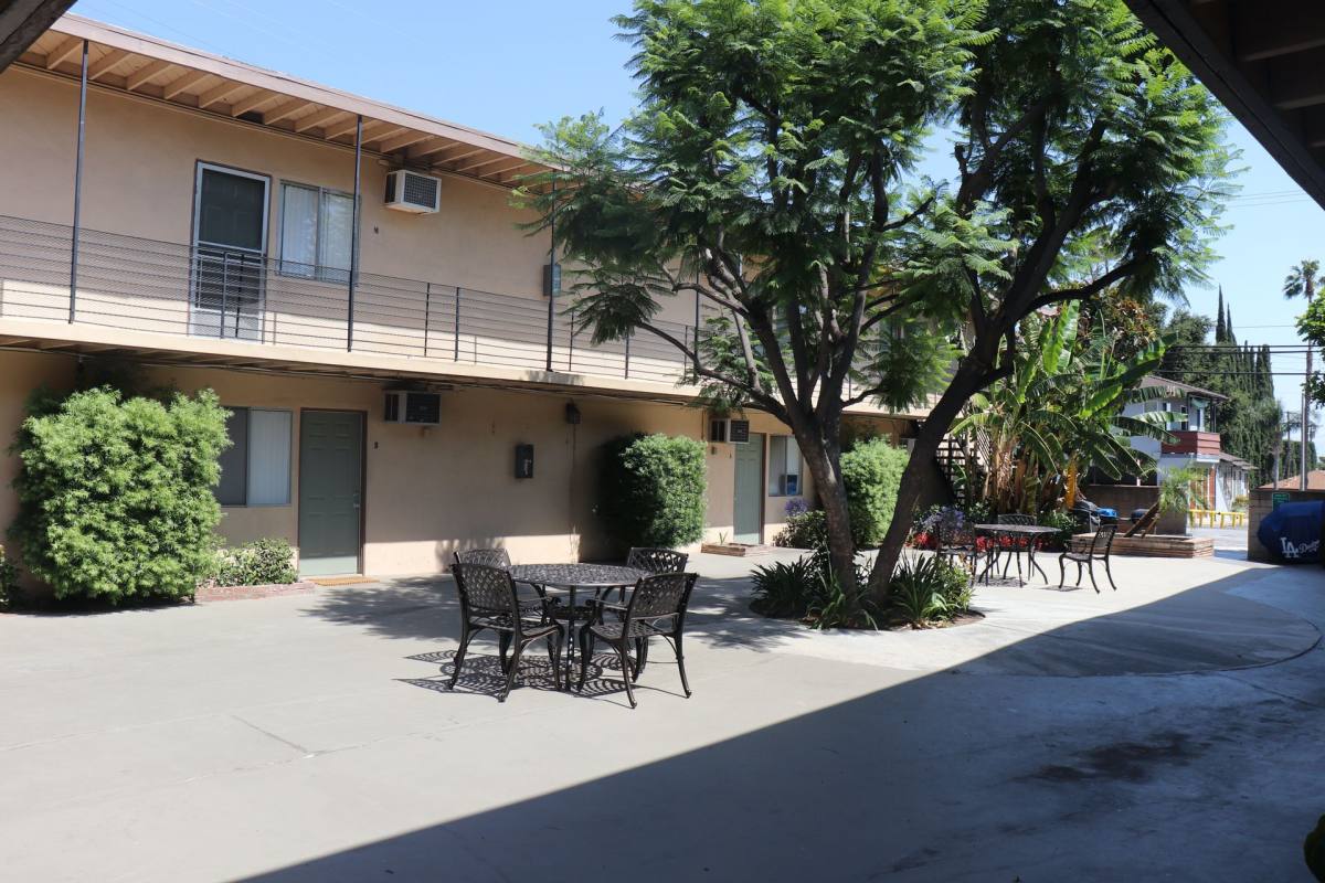 Apartment for rent at 729-733 W Foothill Blvd, Monrovia, CA 91016