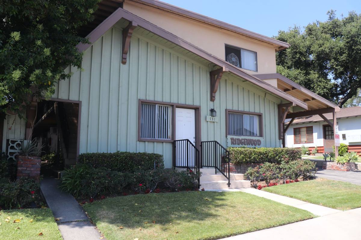 Apartment for rent at 729-733 W Foothill Blvd, Monrovia, CA 91016