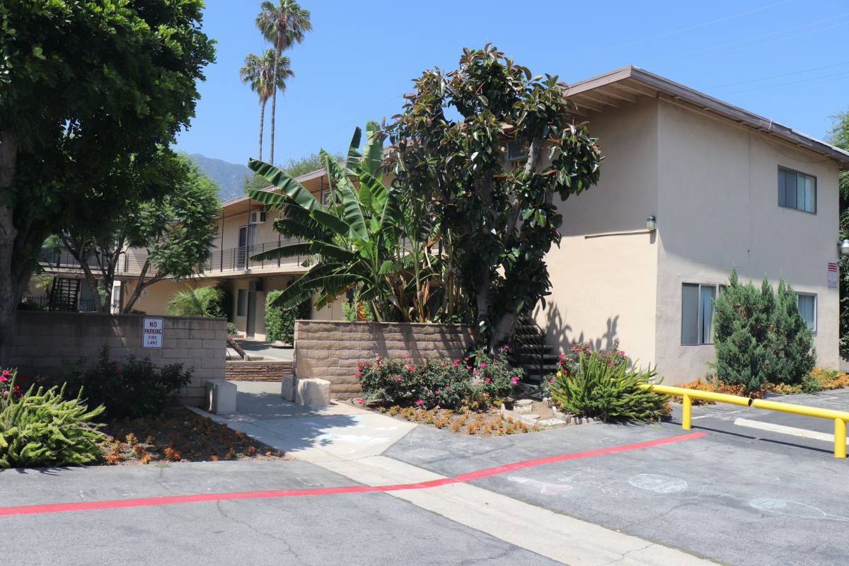 Apartment for rent at 729-733 W Foothill Blvd, Monrovia, CA 91016