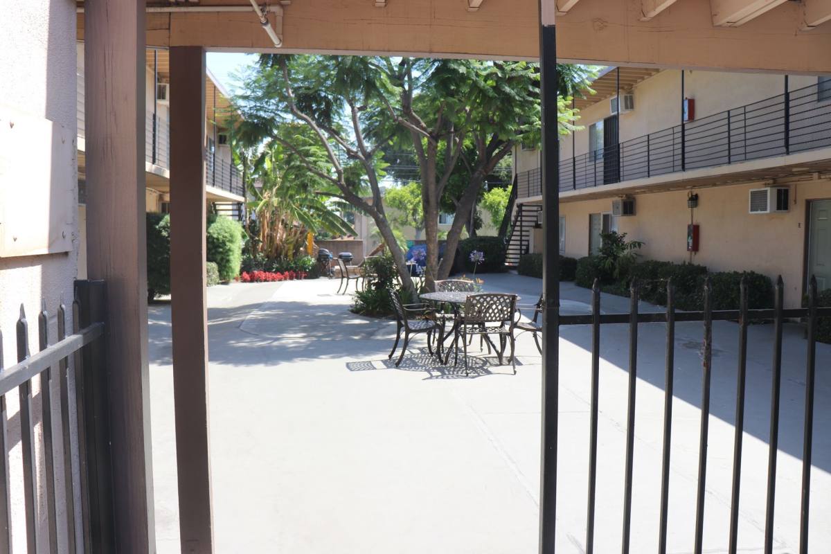 Apartment for rent at 729-733 W Foothill Blvd, Monrovia, CA 91016