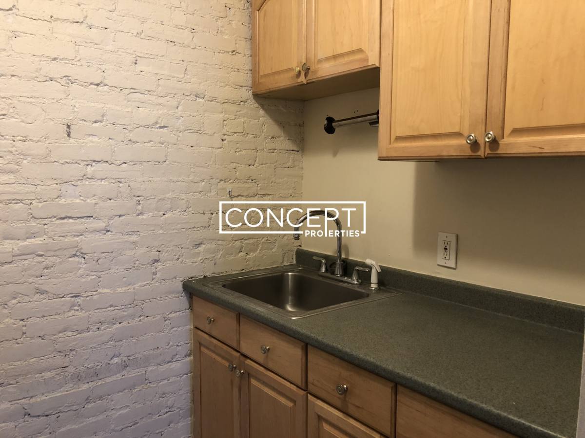 Apartment for rent at 896 Huntington Ave #4, Boston, MA 02115