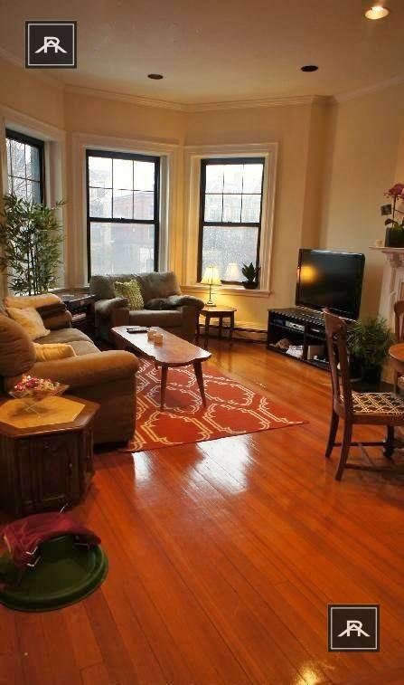 Apartment for rent at 1689 Beacon St #2, Brookline, MA 02446