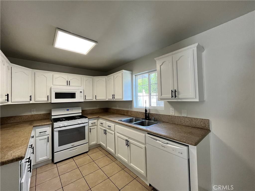 Townhouse for rent at 1004 S Riverside Ave #1004A3, Rialto, CA 92376