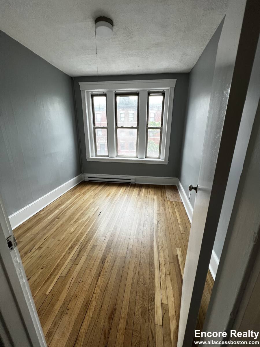 Apartment for rent at 883 Huntington Ave #5, Boston, MA 02115
