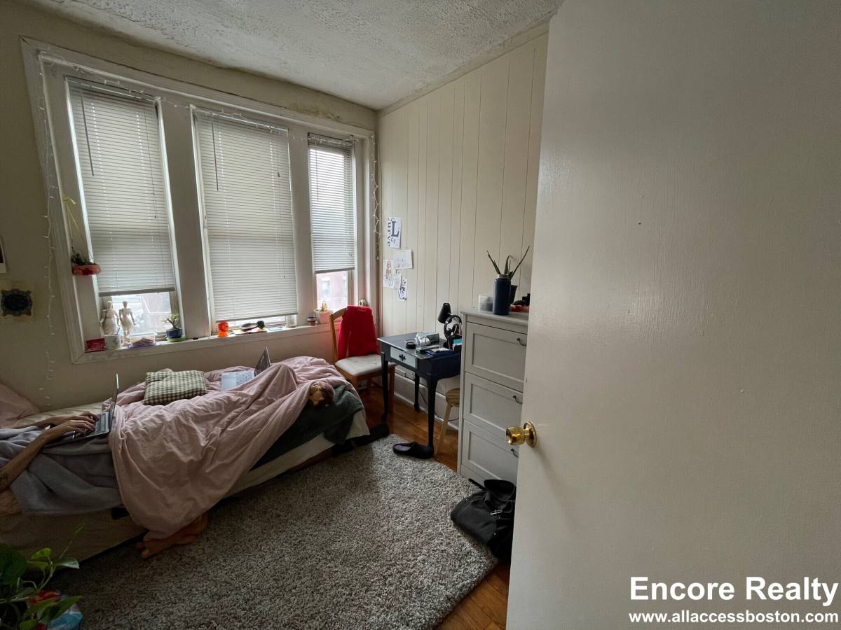 Apartment for rent at 881 Huntington Ave #10, Boston, MA 02115