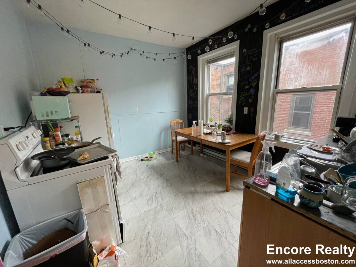 Apartment for rent at 881 Huntington Ave #10, Boston, MA 02115