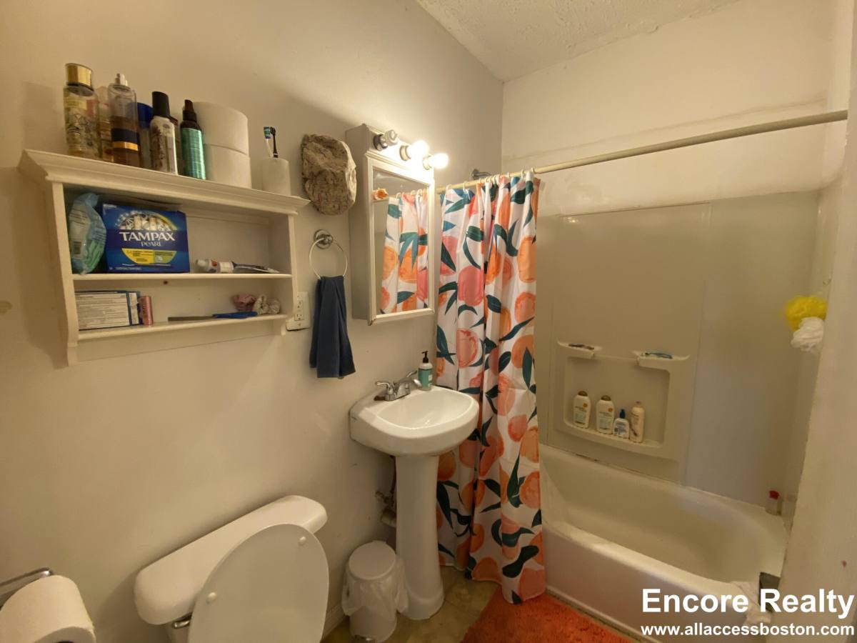 Apartment for rent at 886 Huntington Ave #7, Boston, MA 02115
