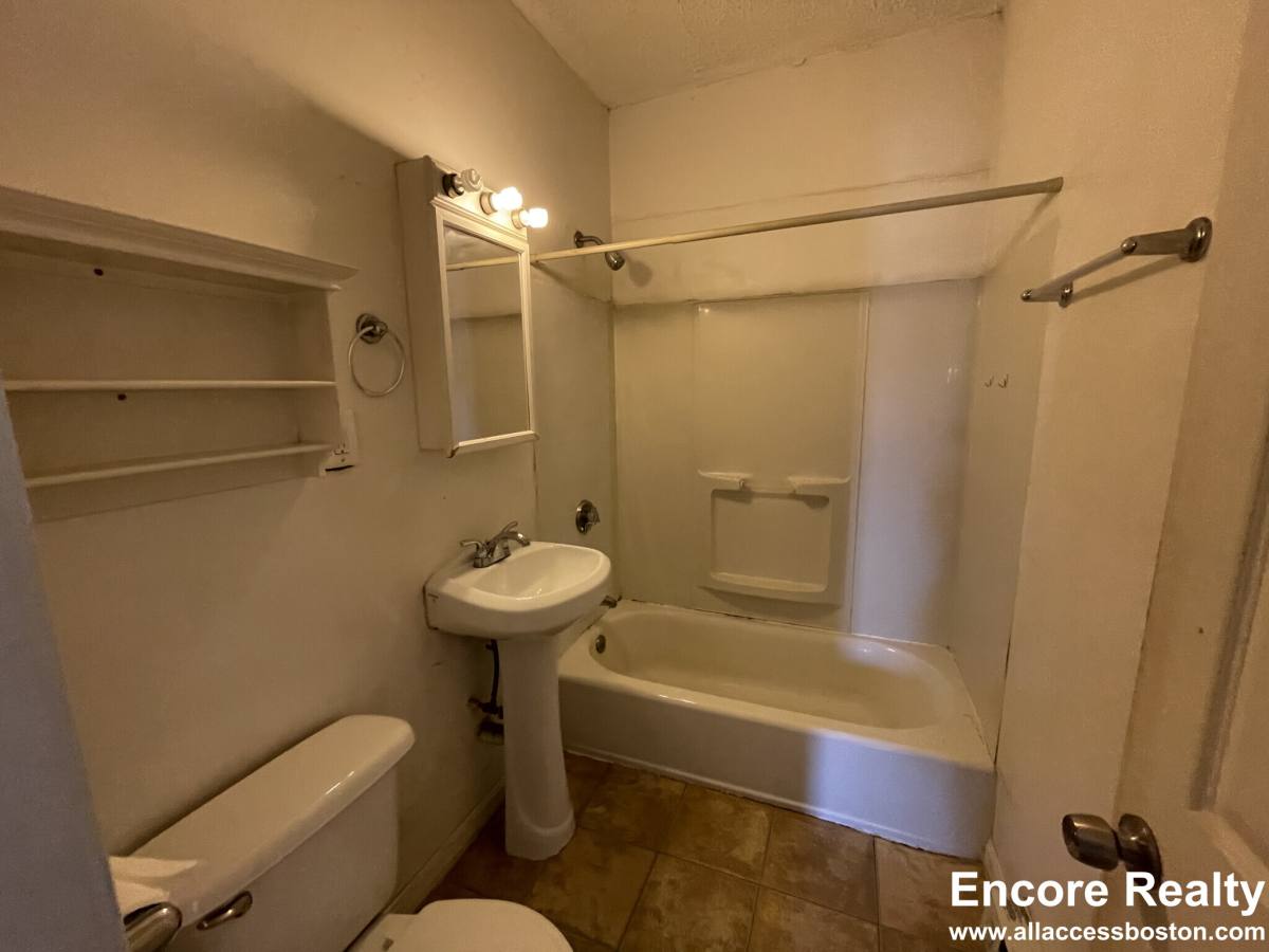 Apartment for rent at 886 Huntington Ave #7, Boston, MA 02115
