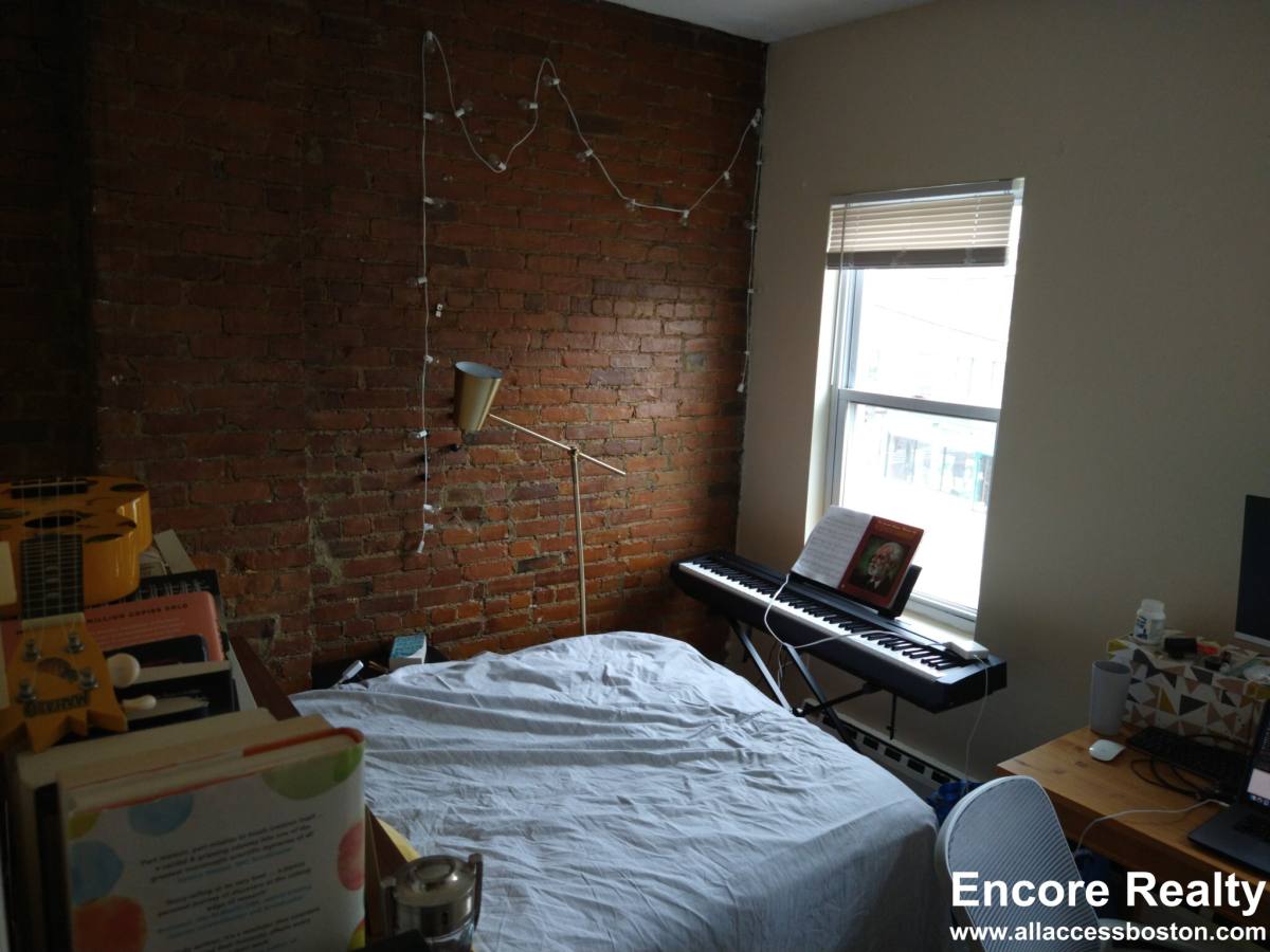 Apartment for rent at 894 Huntington Ave #5, Boston, MA 02115