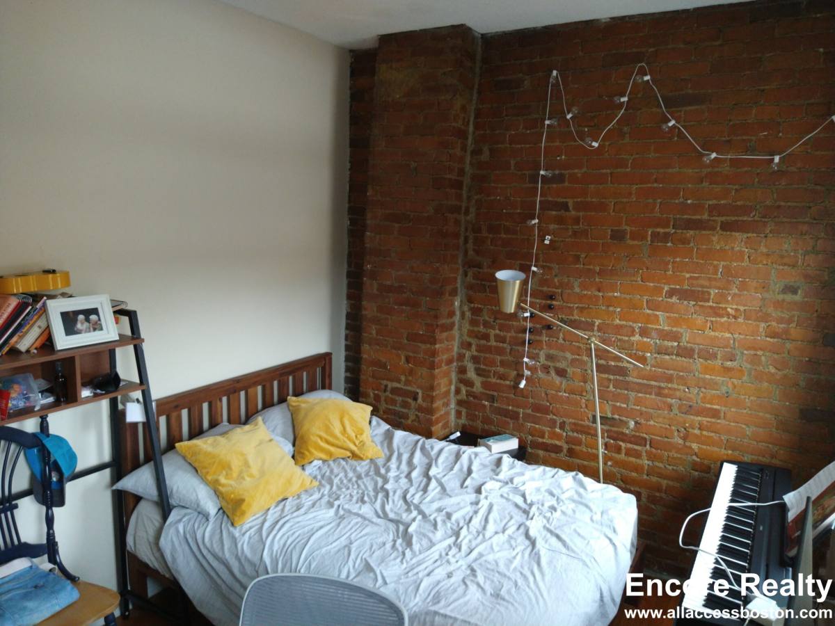 Apartment for rent at 894 Huntington Ave #5, Boston, MA 02115