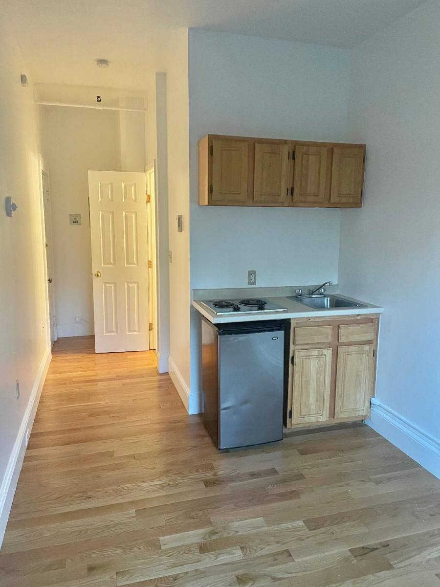 Apartment for rent at 1077 Beacon St #6, Brookline, MA 02446