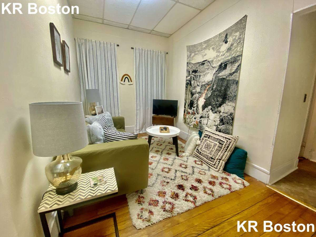 Apartment for rent at 17 Aberdeen St #2, Boston, MA 02215