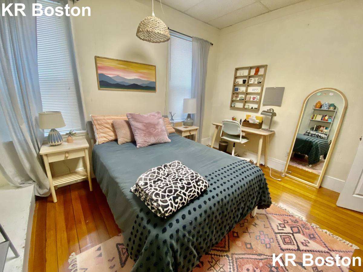 Apartment for rent at 17 Aberdeen St #2, Boston, MA 02215