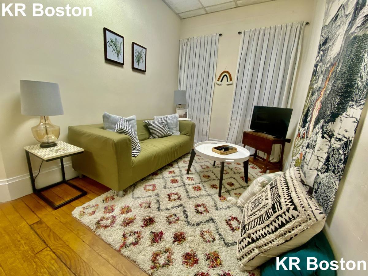 Apartment for rent at 17 Aberdeen St #2, Boston, MA 02215