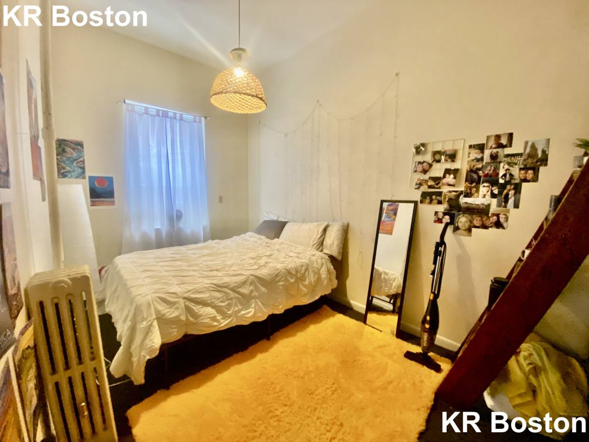 Apartment for rent at 17 Aberdeen St #2, Boston, MA 02215