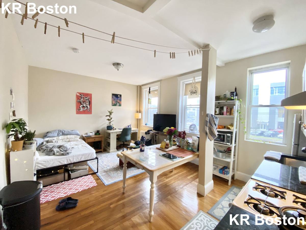 Apartment for rent at 1189 Commonwealth Ave #6, Allston, MA 02134