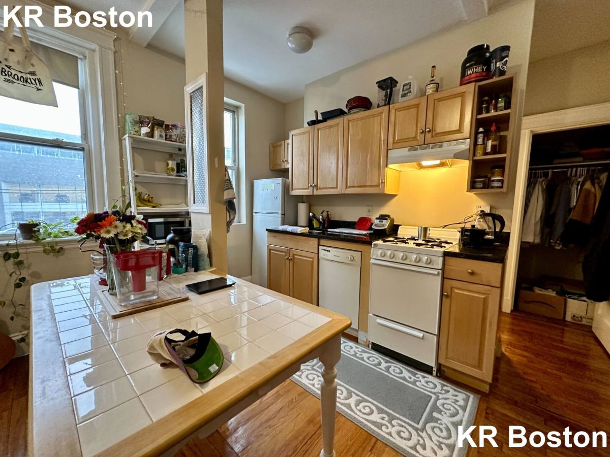 Apartment for rent at 1189 Commonwealth Ave #6, Allston, MA 02134