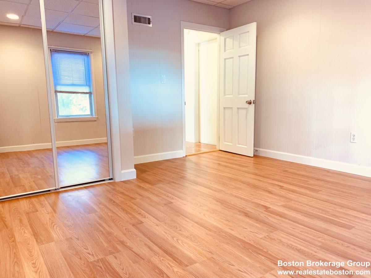 Apartment for rent at 105 Buttonwood St #1, Dorchester, MA 02125