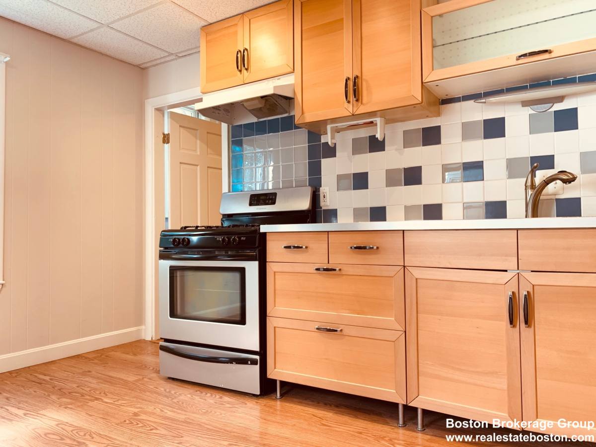 Apartment for rent at 105 Buttonwood St #1, Dorchester, MA 02125