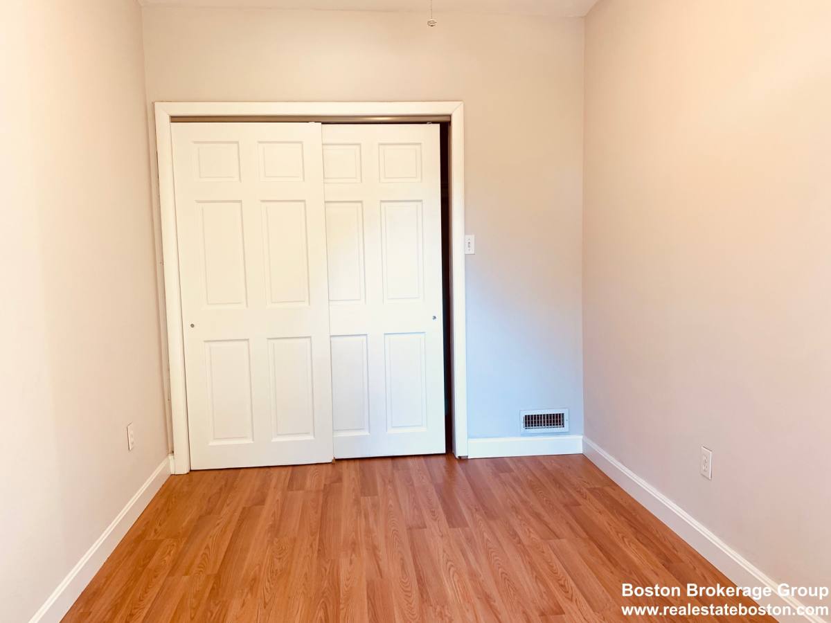 Apartment for rent at 105 Buttonwood St #1, Dorchester, MA 02125