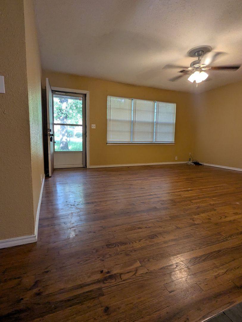 House for rent at 912 Red Bud Dr, Azle, TX 76020