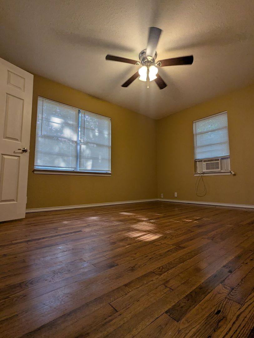 House for rent at 912 Red Bud Dr, Azle, TX 76020