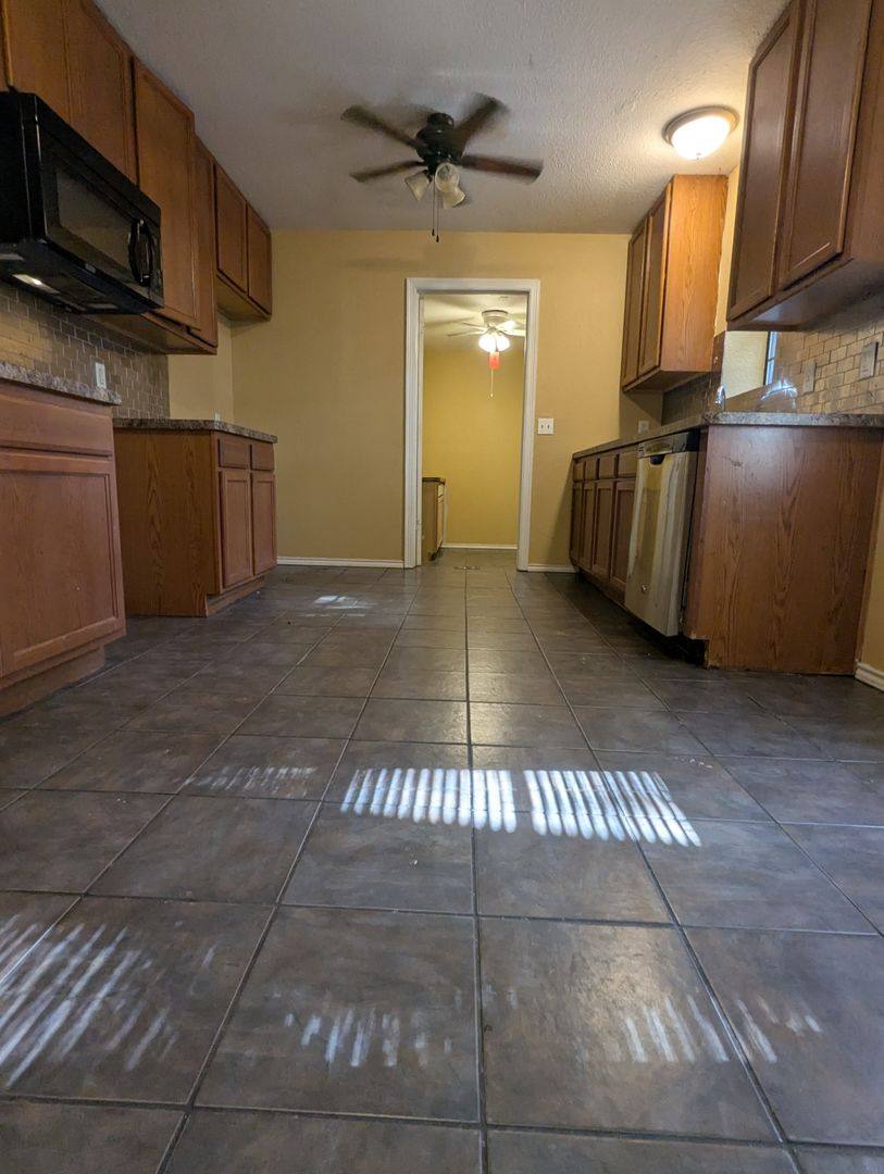 House for rent at 912 Red Bud Dr, Azle, TX 76020