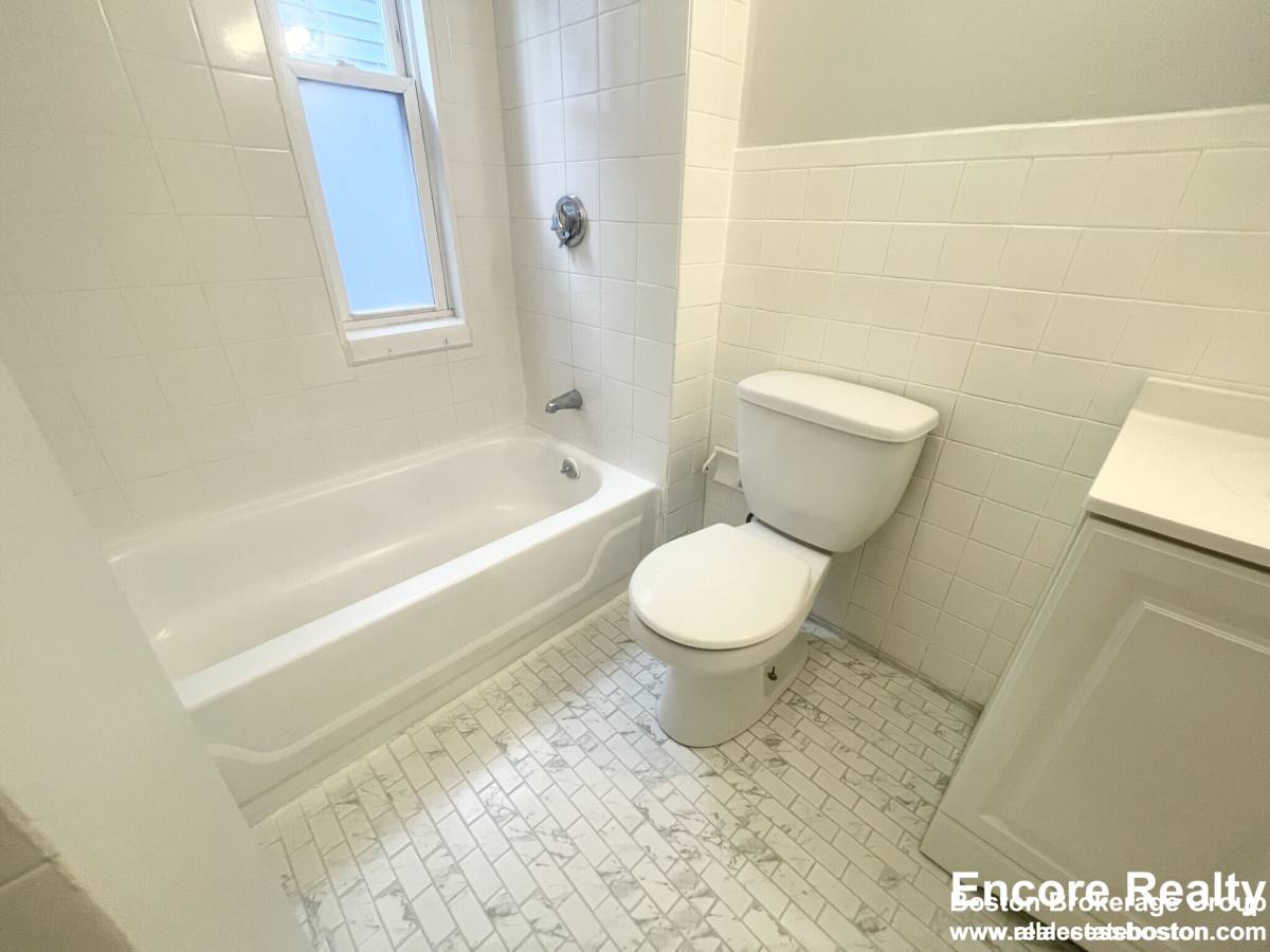 Apartment for rent at 22 Howell St #2, Dorchester, MA 02125