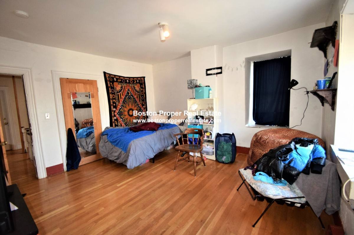 Apartment for rent at 6 Sewall #2, Brookline, MA 02446