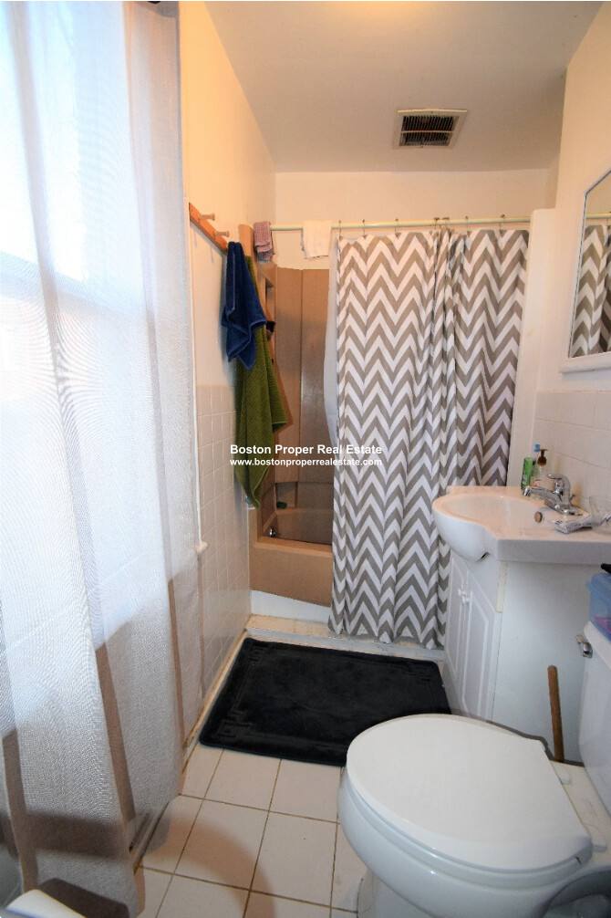 Apartment for rent at 6 Sewall #2, Brookline, MA 02446