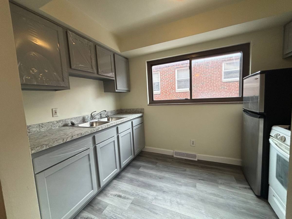 Apartment for rent at 17840 Lake Shore Blvd, Cleveland, OH 44119