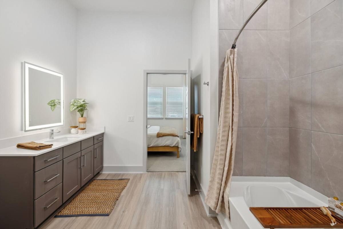 Apartment for rent at 1617 Enid St #ASH, Houston, TX 77009