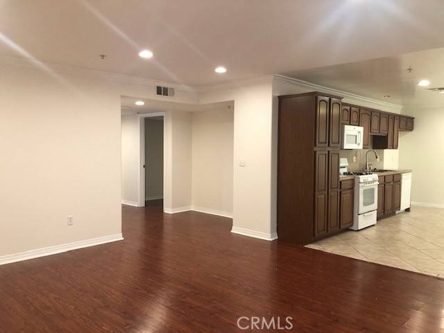 Condo for rent at 13525 Vanowen St #301, Van Nuys, CA 91405