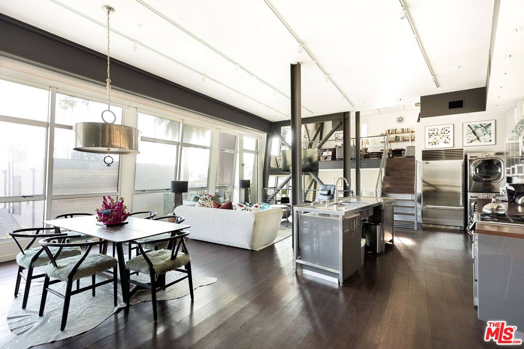 House for rent at 1513 9th St #3, Santa Monica, CA 90401