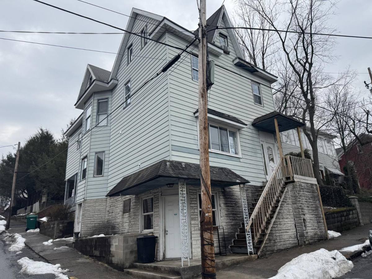 Apartment for rent at 169 N Grant St, Shamokin, PA 17872