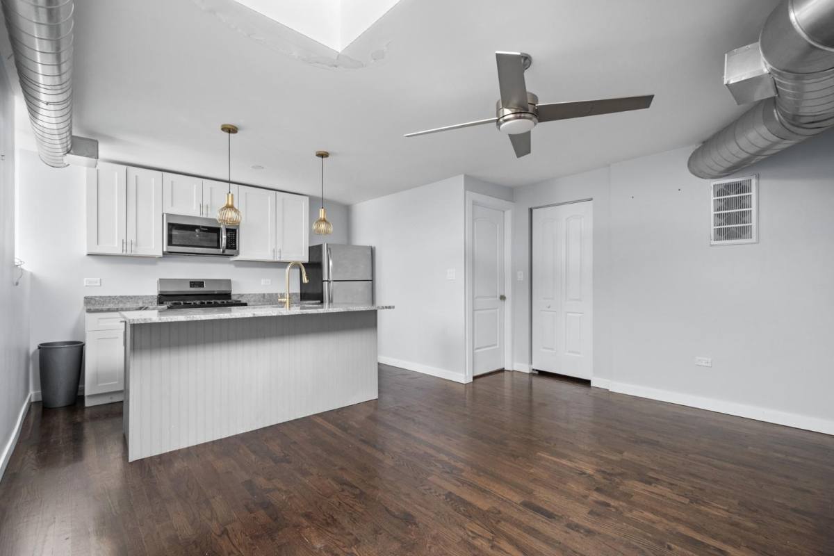 Apartment for rent at 2945 W Peterson Ave #204, Chicago, IL 60659